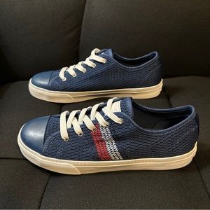 Tommy Hilfiger Women’s Navy Blue Lev Sneakers Shoes Size 8.5 EUC